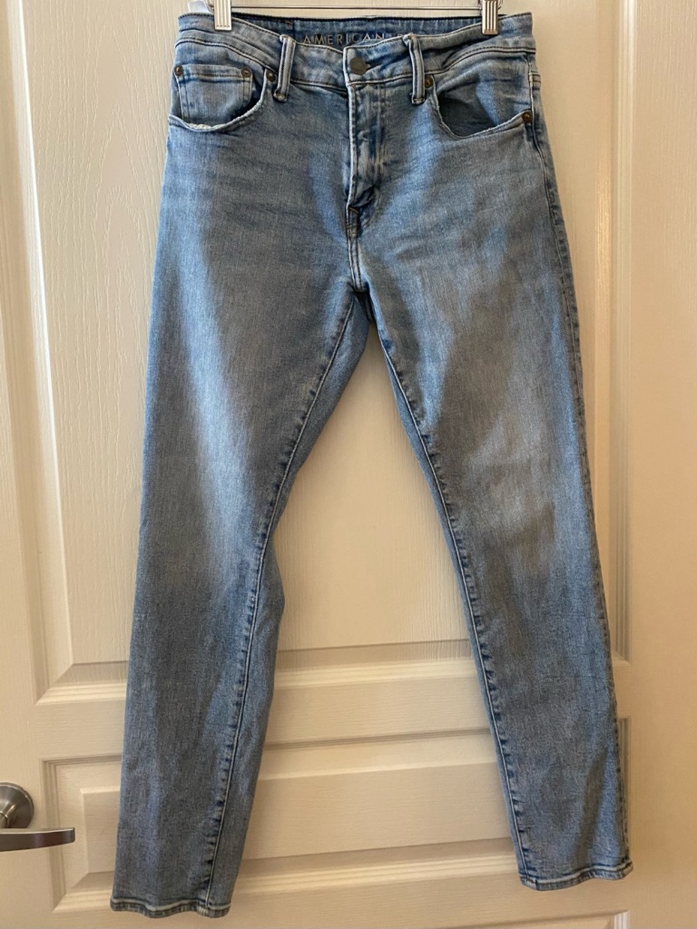 AMERICAN EAGLE Outfitters Light Wash Stretch Athletic Skinny Jeans - 30